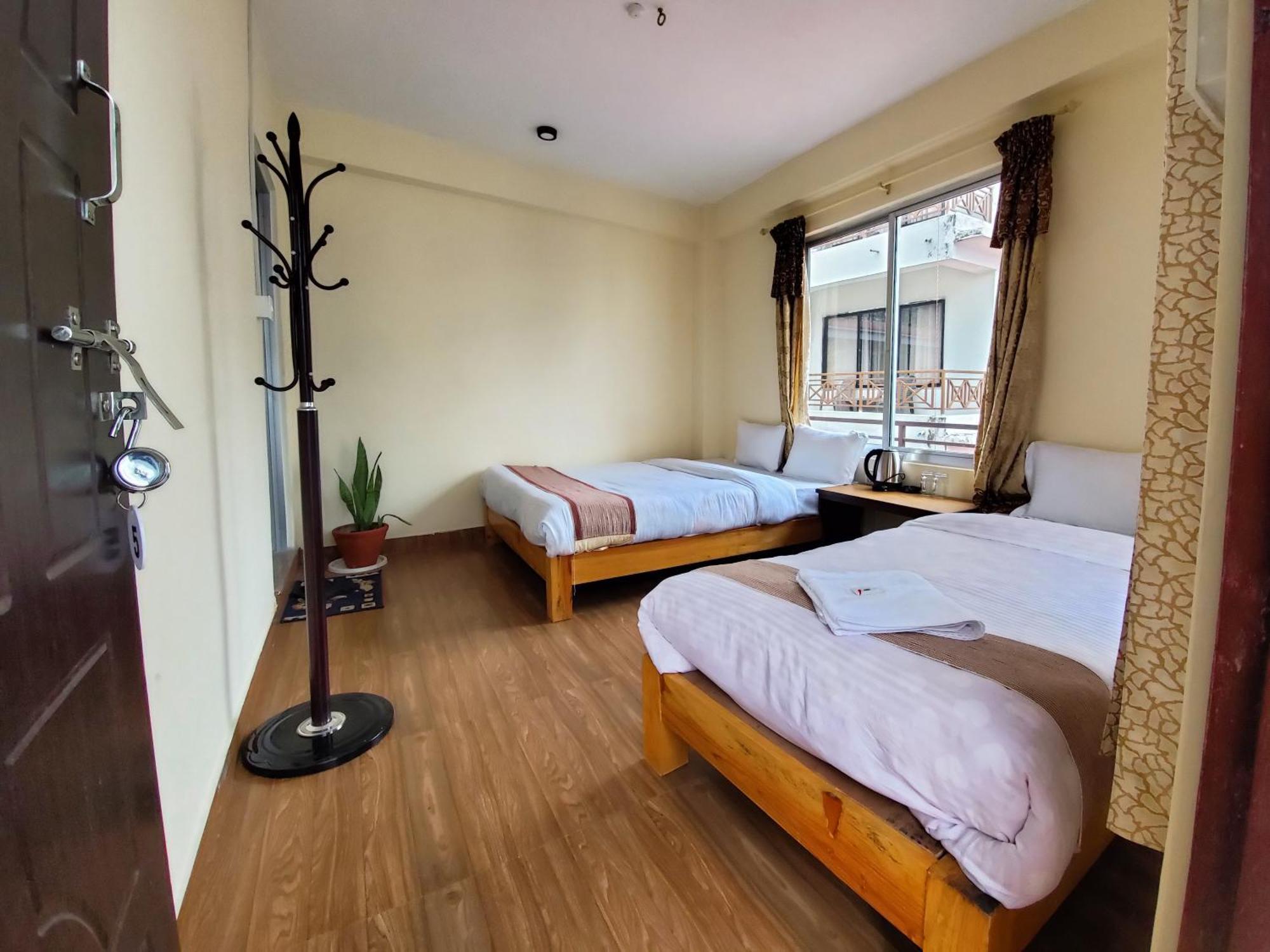 Santoshi Guest House, Pokhara Exteriör bild