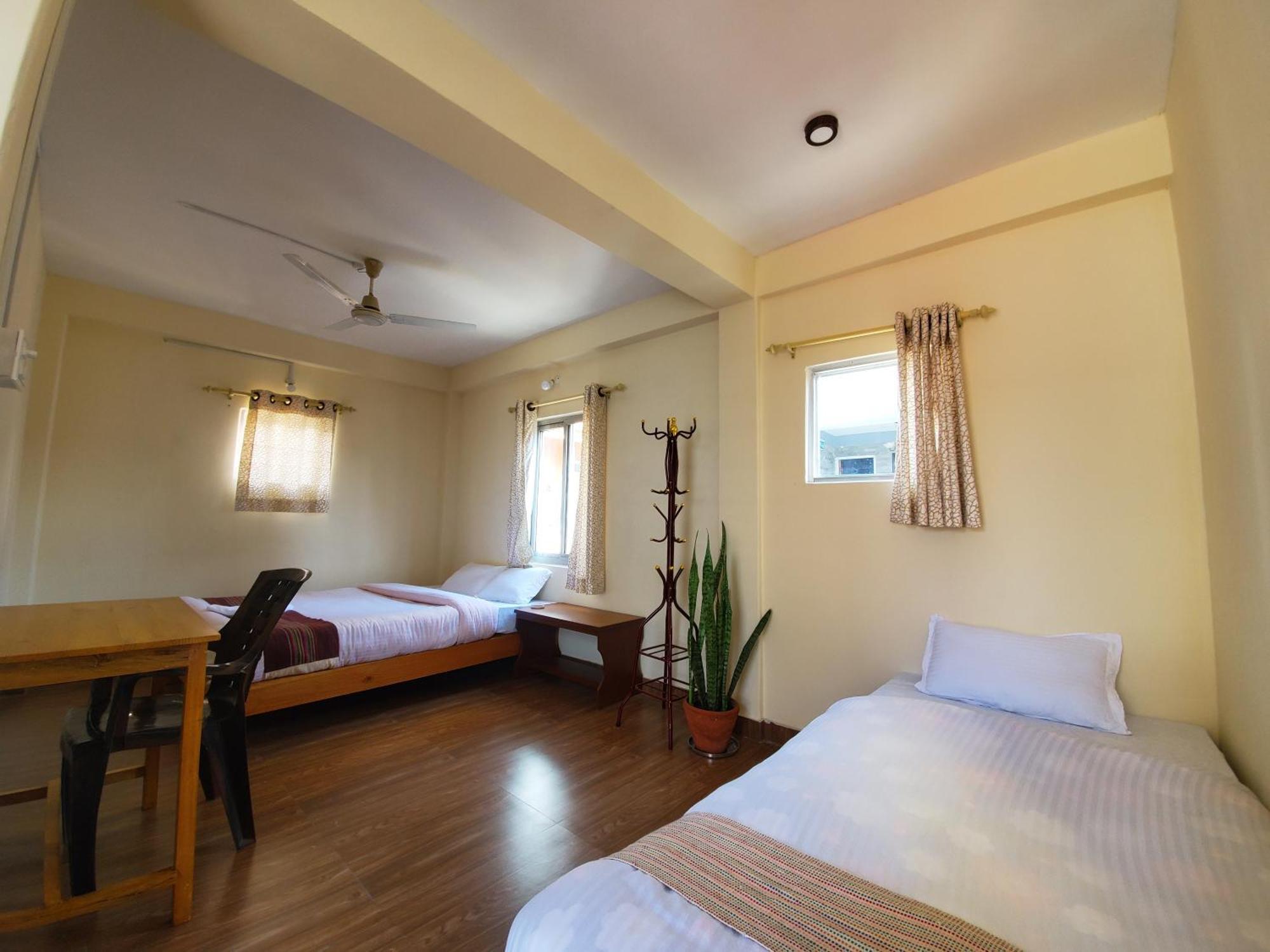 Santoshi Guest House, Pokhara Exteriör bild