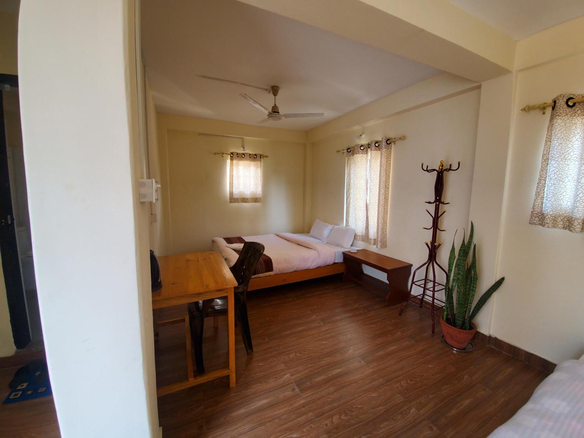 Santoshi Guest House, Pokhara Exteriör bild