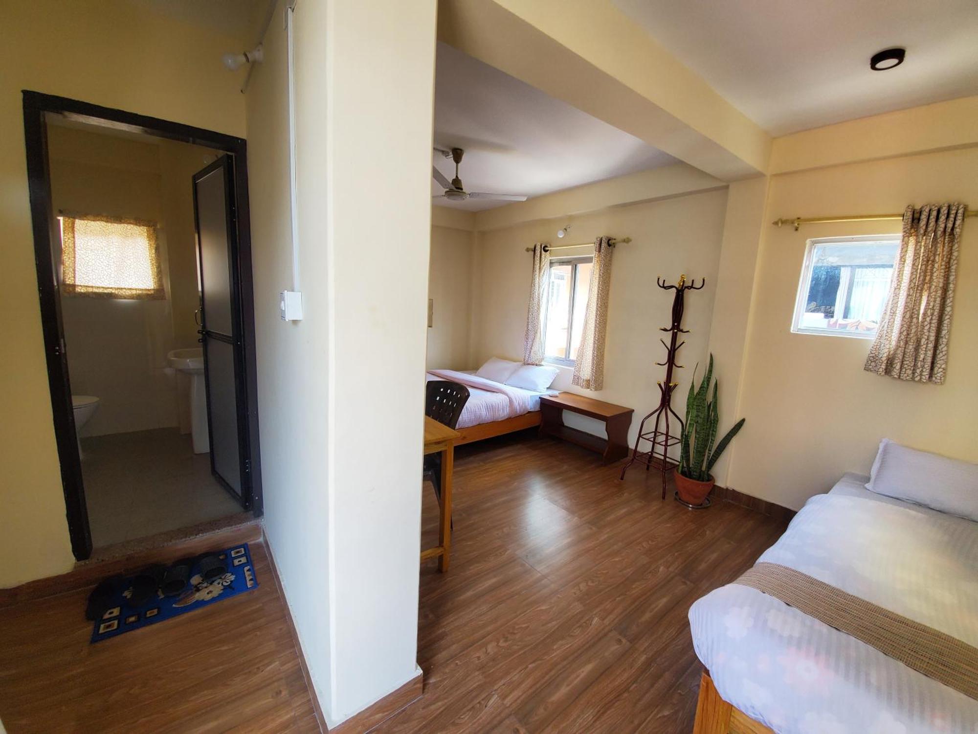 Santoshi Guest House, Pokhara Exteriör bild
