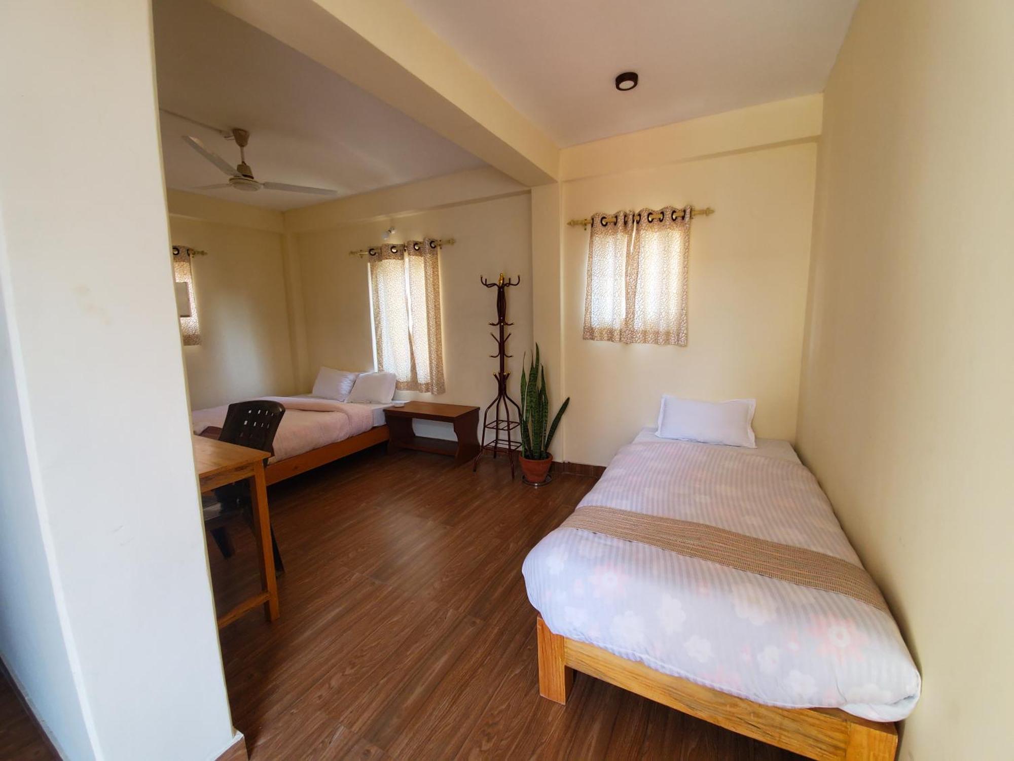 Santoshi Guest House, Pokhara Exteriör bild