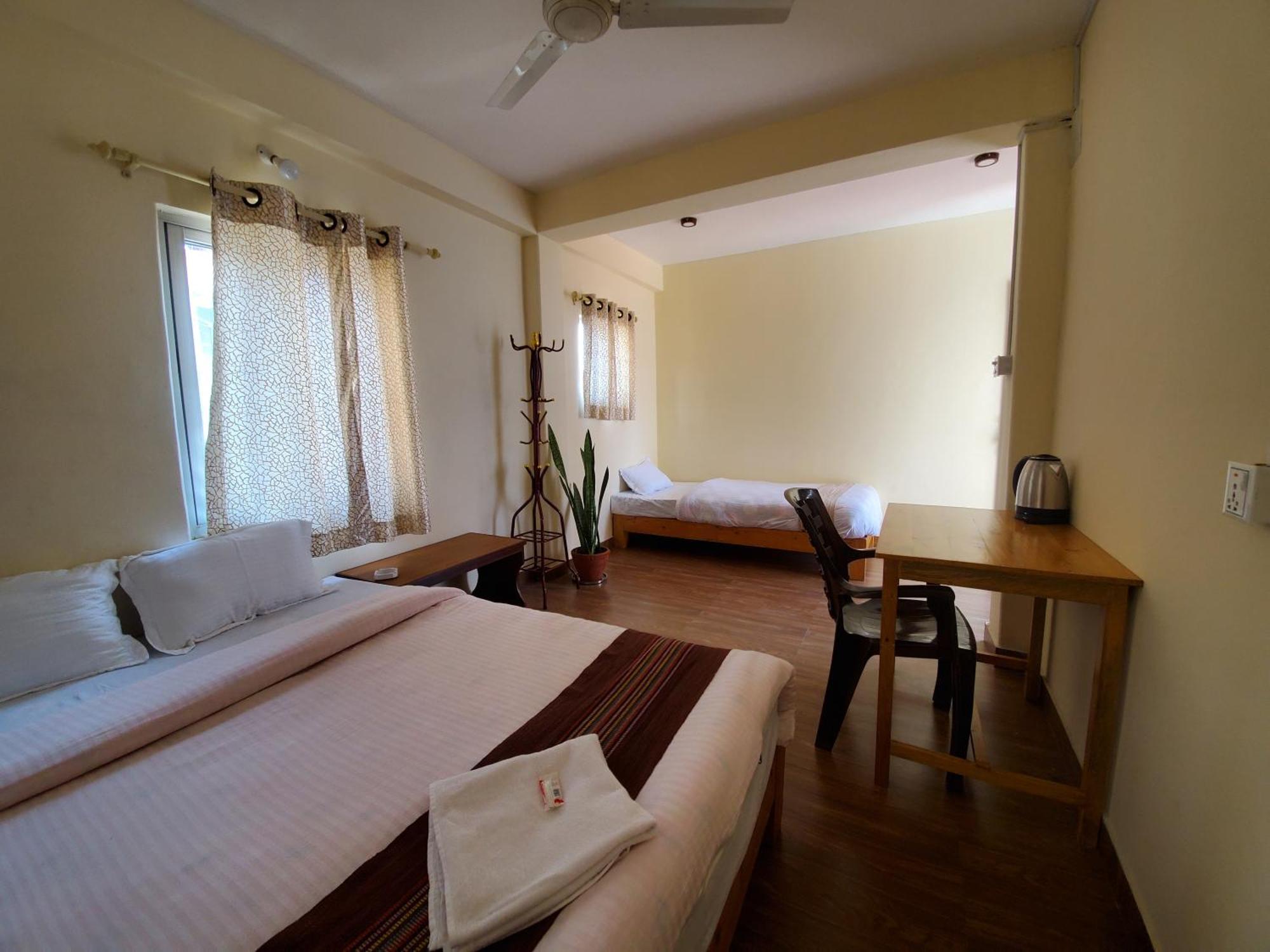 Santoshi Guest House, Pokhara Exteriör bild