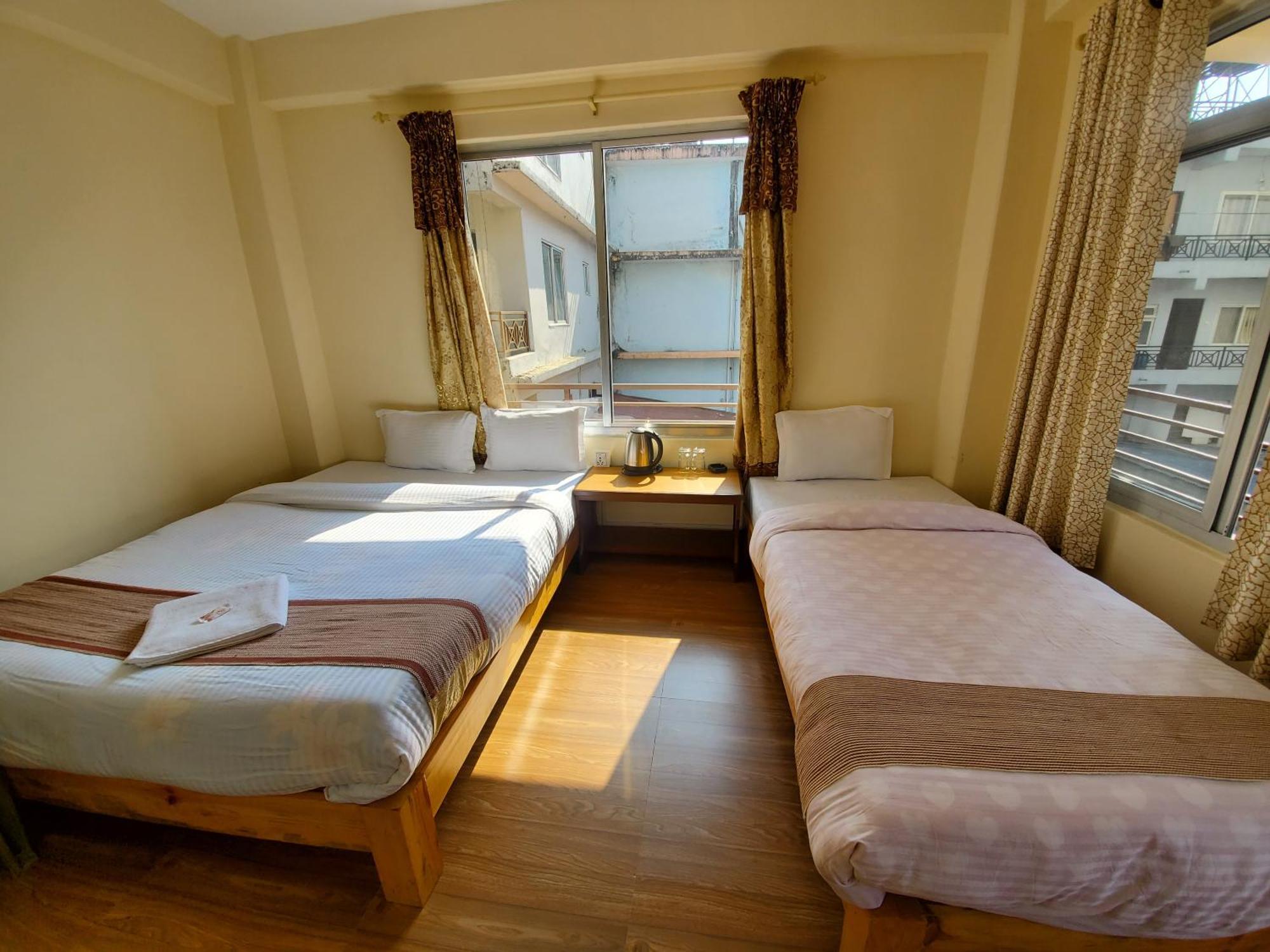 Santoshi Guest House, Pokhara Rum bild