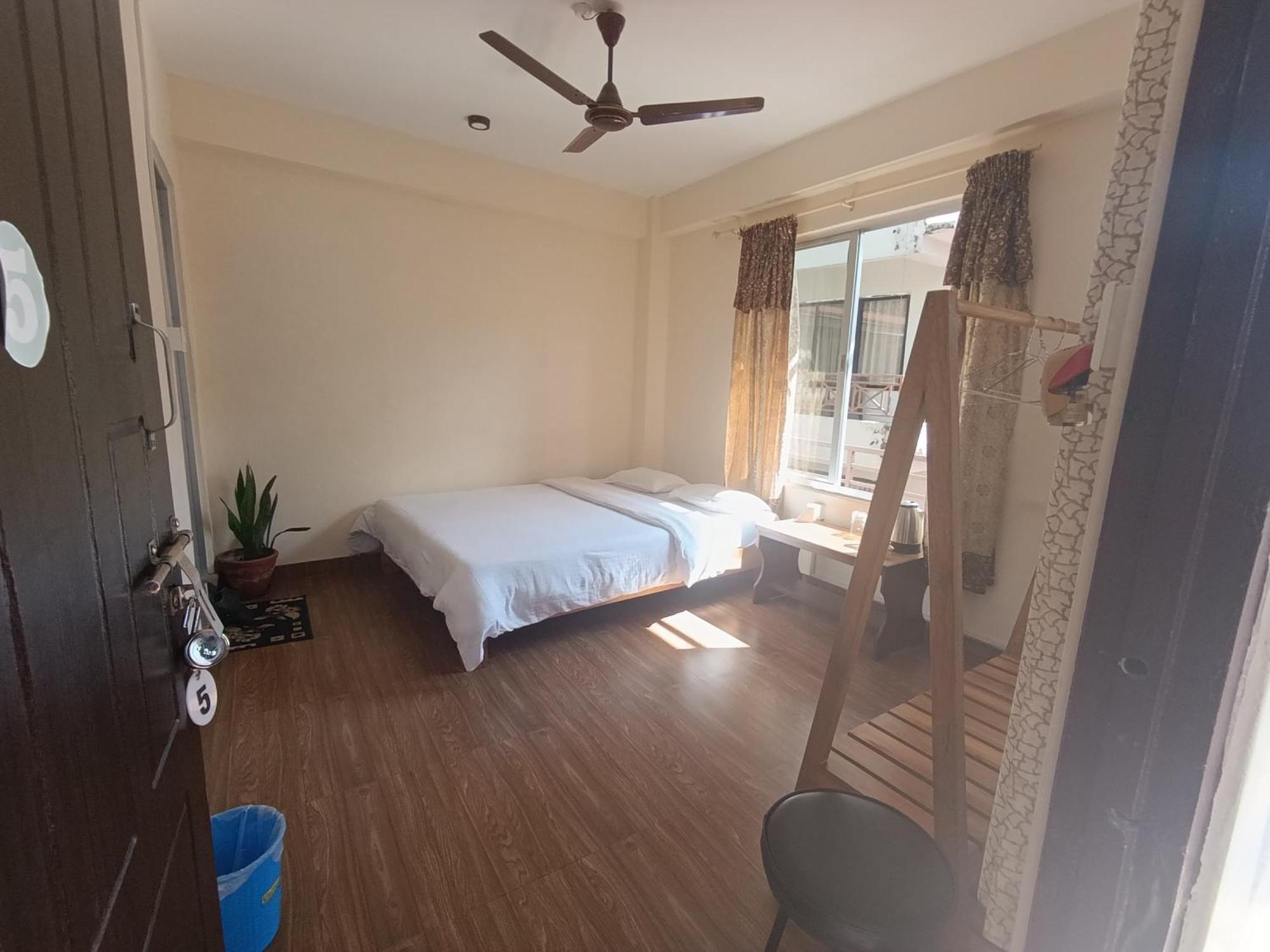 Santoshi Guest House, Pokhara Rum bild