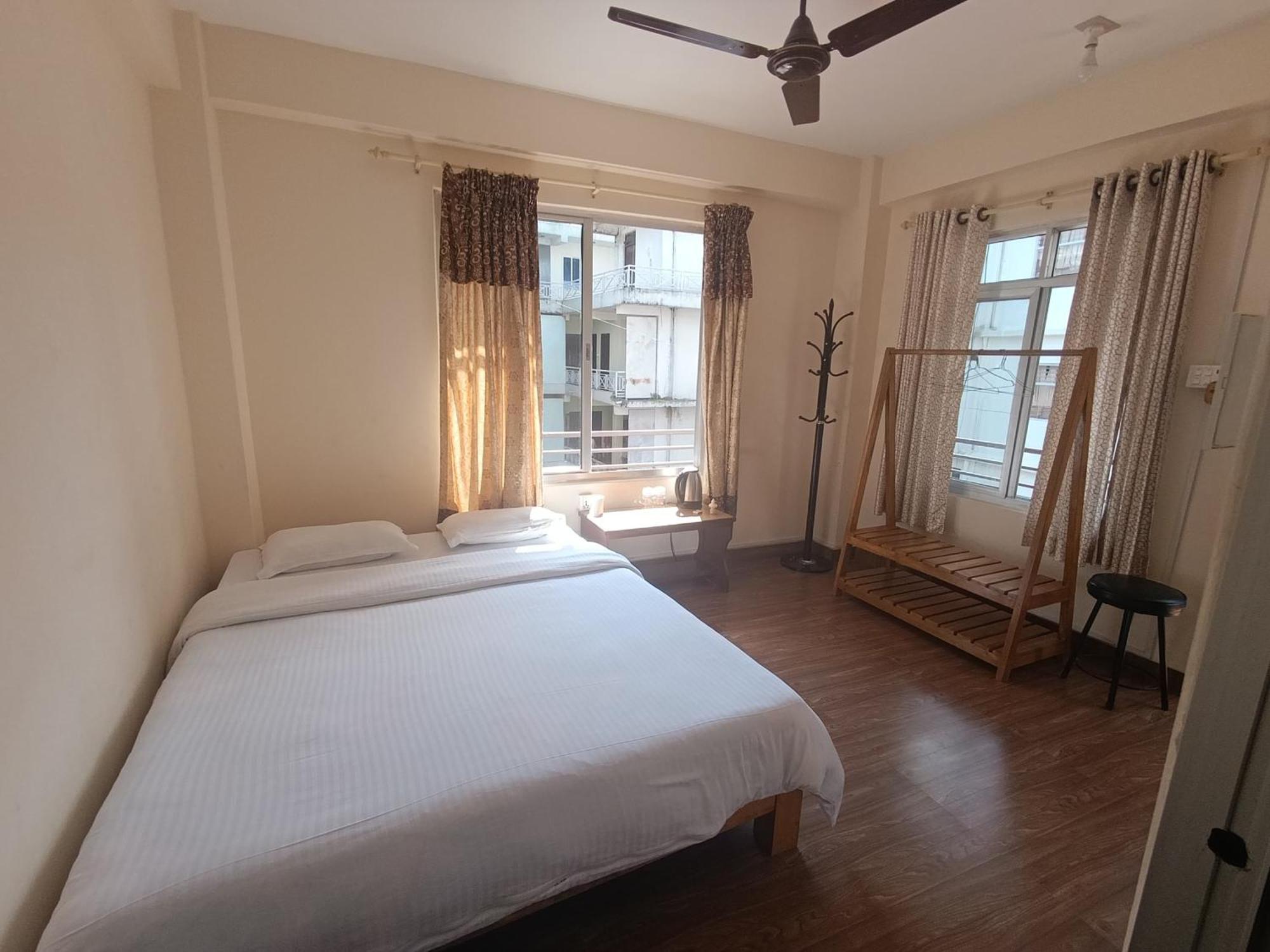Santoshi Guest House, Pokhara Rum bild