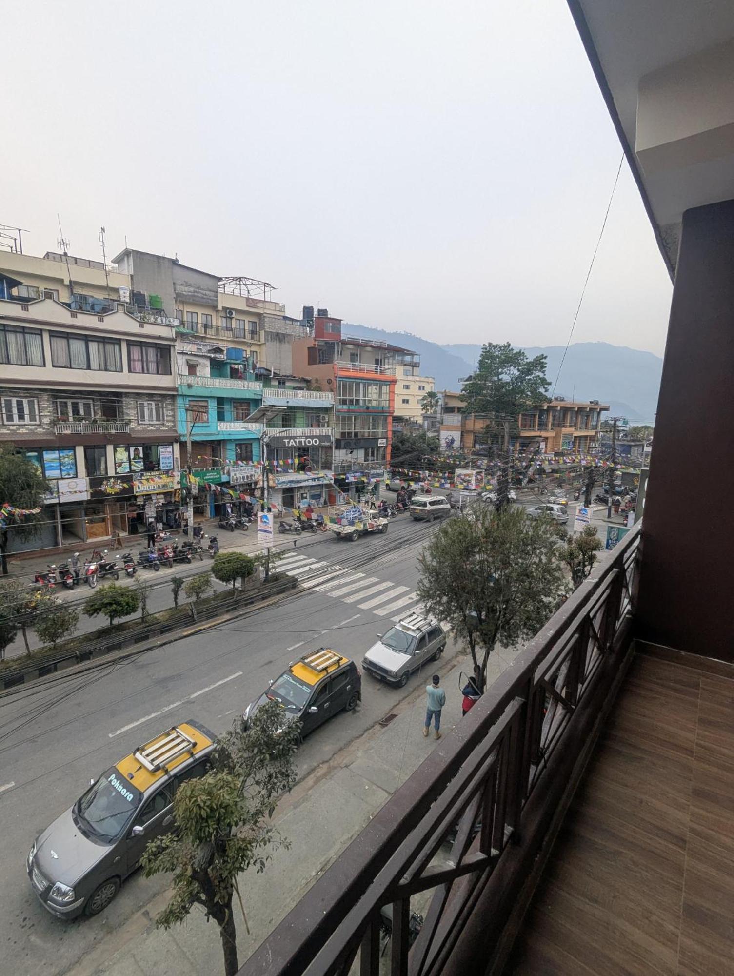 Santoshi Guest House, Pokhara Rum bild