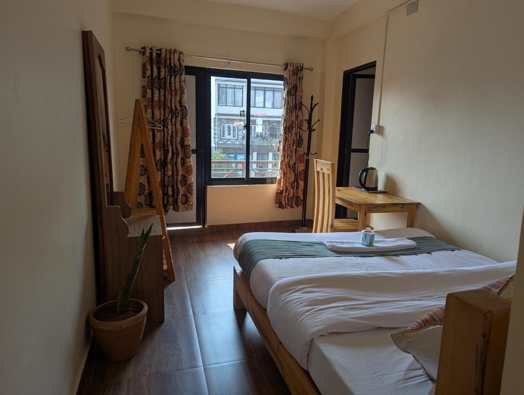 Santoshi Guest House, Pokhara Exteriör bild