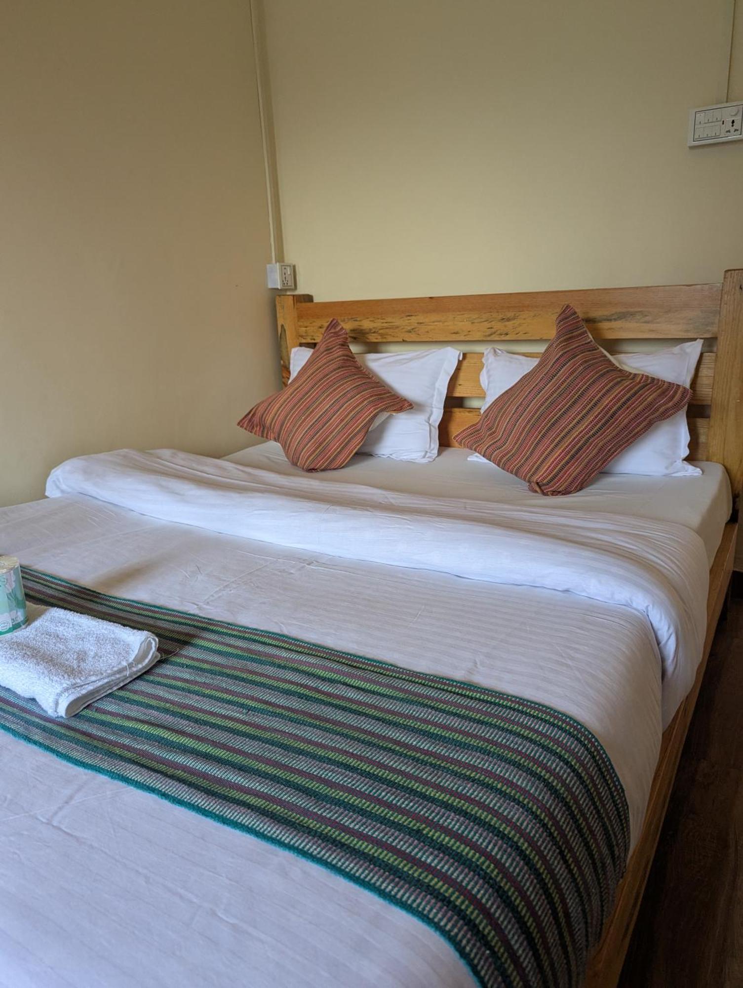 Santoshi Guest House, Pokhara Rum bild