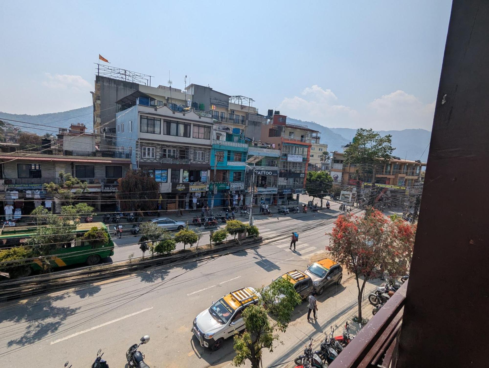 Santoshi Guest House, Pokhara Rum bild